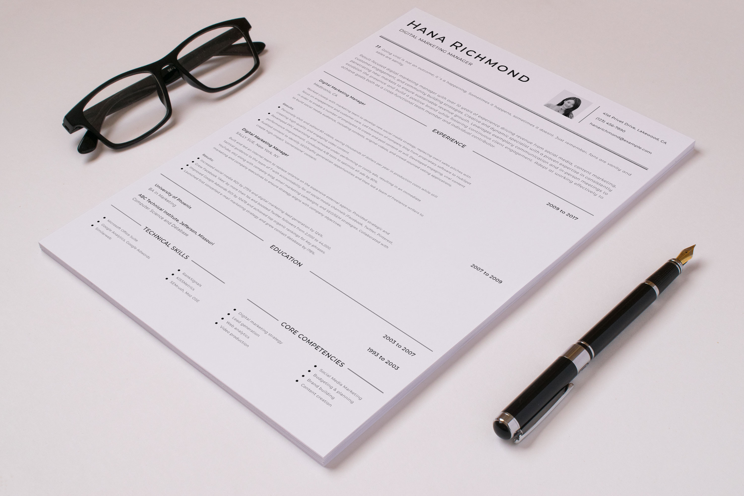 Download Резюме "Hana Richmond - Digital Marketing Manager Resume Template" / Hana Richmond - Digital Marketing Manager Resume Template - Резюме на тему графика digital marketing online busines inbound social media consultancy agent specialist planning consultation strategy strategic consultant consulting advertising ads service market advertise mana